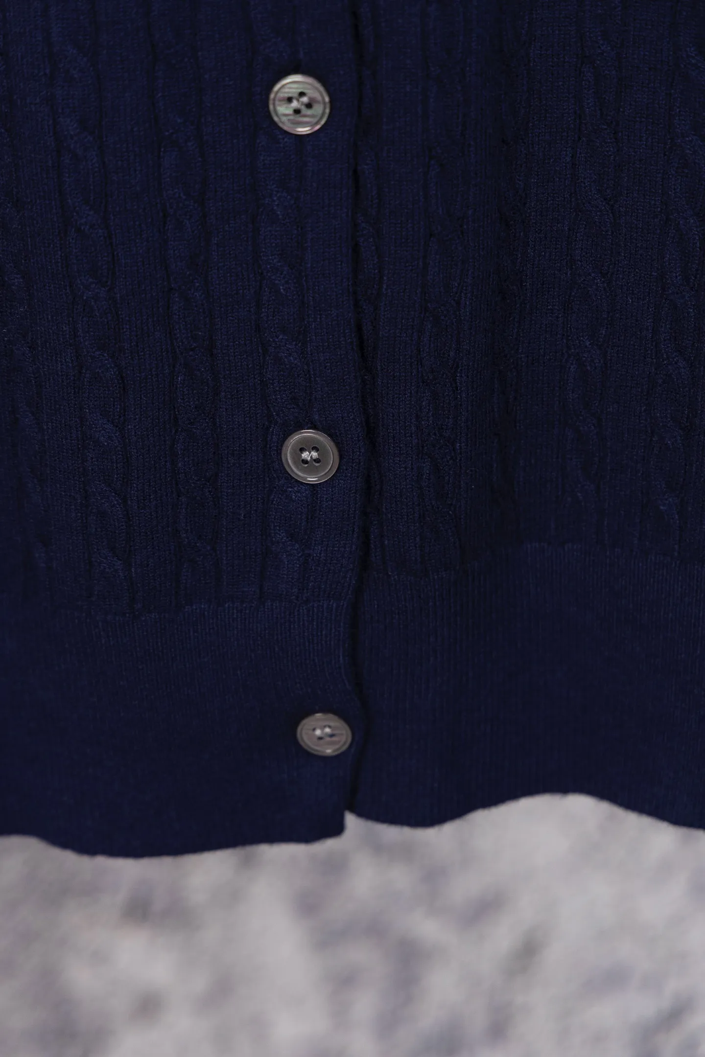 P170 Ralph Lauren Classic Round Neck Solid Color Pony Embroidered Logo Knitted Cardigan Long Sleeve Ralph Lauren Classic Basic Versatile Twist Knitted Cardigan Long Sleeve Main supply platform live broadcast Wholesale entity Replenish when out of stock Not removed from the shelves Quality 1:1 patterning Complete three standards Correct version of pony logo Imported quality cotton yarn Focus on high-end Cost-effective Good quality Needless to say Zhao Lusi's same style is really amazing, so sweet I'm so beautiful. This cardigan is really good-looking. It's simple and easy to wear. It's a must-have for goddess ootd. Good-looking clothes are never picky. A must-have in the wardrobe of goddesses. Size: S-XL. Color: black, apricot, gray, navy, red, white.